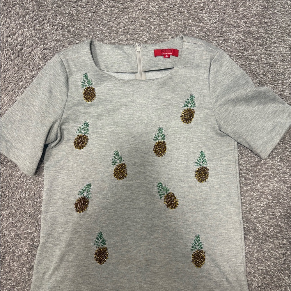 Saks Fifth Avenue Gray Pineapple Sequin Tee